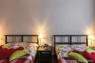 Гостевой дом Мансарда Санкт-Петербург Семейная комната "Эконом" класса для 4-х взрослых с общей ванной комнатой-5