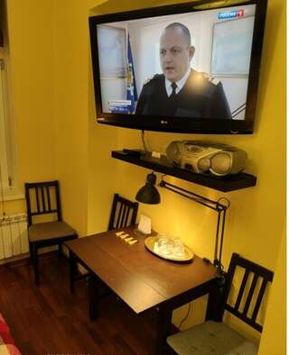 Гостевой дом Мансарда Санкт-Петербург Бюджетный семейный 4-х местный номер с общей ванной комнатой-3