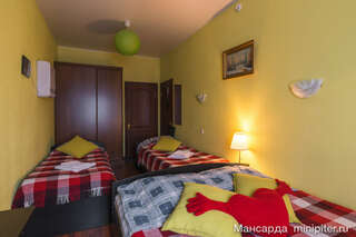 Гостевой дом Мансарда Санкт-Петербург Бюджетный семейный 4-х местный номер с общей ванной комнатой-6