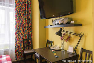 Гостевой дом Мансарда Санкт-Петербург Бюджетный семейный 4-х местный номер с общей ванной комнатой-5